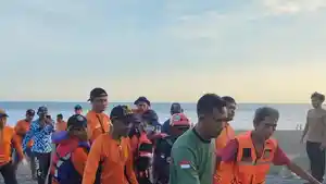 Hari-Kedua-Pencarian-Tim-SAR-Temukan-Korban-Laka-Laut-Parangtritis-Dalam-Keadaan-Meninggal-Dunia.jpg