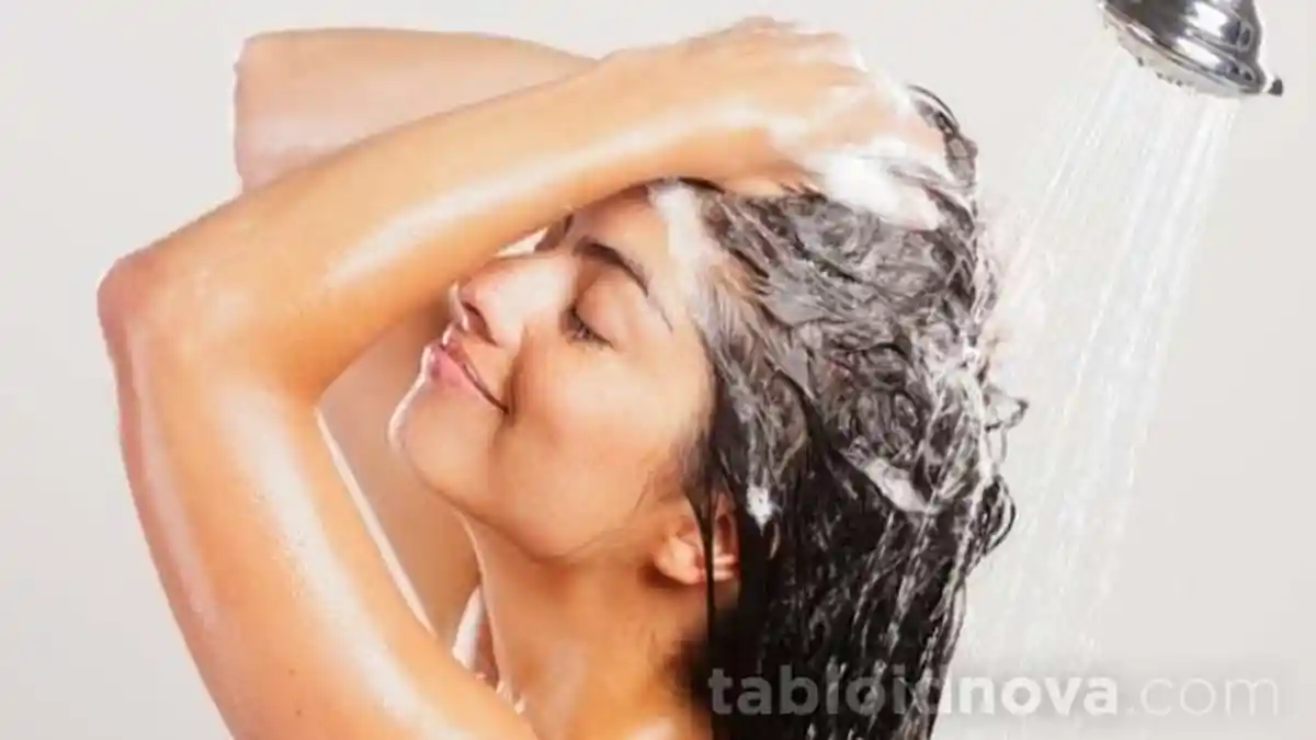 Tips Merawat Rambut Berminyak Saat Cuaca Tak Menentu