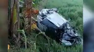 Proses-evakuasi-mobil-Toyota-Avanza-setelah-tertabrak-KA-Argo-Bromo-Anggrek.jpg