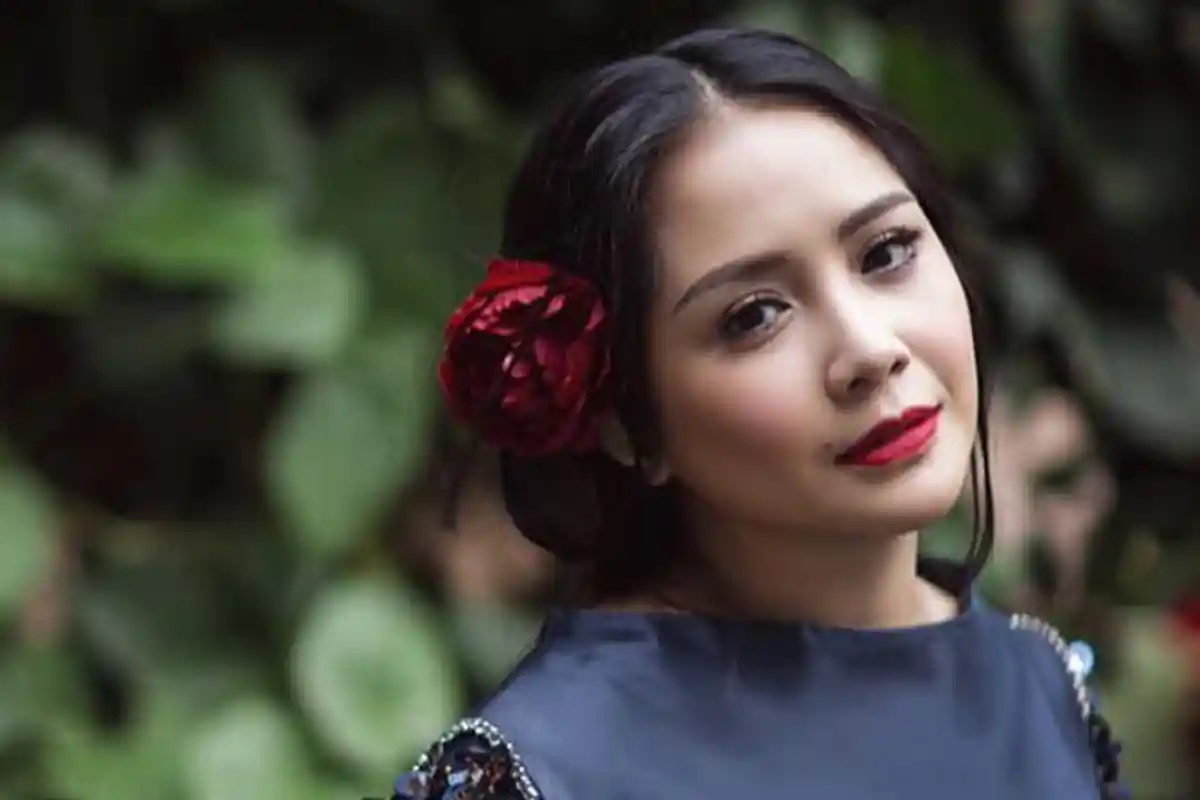 Penyebab Sebenarnya Nagita Slavina Kepergok Menangis sambil Terus Menatap Ponselnya