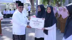 Pemkab-Bireuen-serahkan-bantuan-beasiswa-untuk-santri.jpg