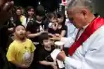 Umat Katholik di Makassar Lakukan Perayaan Misa Paskah