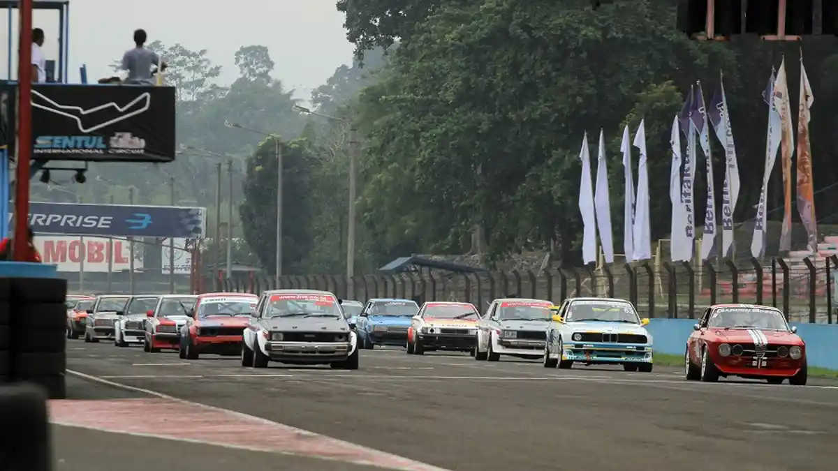 Tips dan Trik Memenangi Balapan Mobil Retro