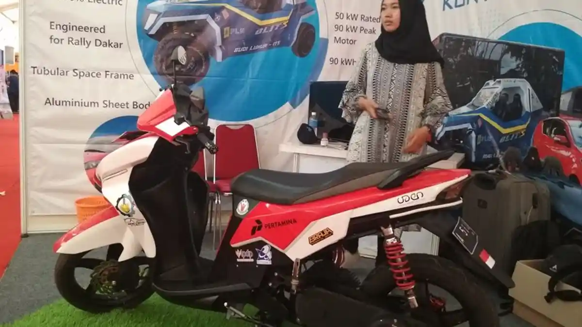 LIVE STREAMING: Sepeda Motor Listrik dari ITS Tampil di Pameran Hakteknas