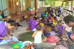 20240615_pembuatan-manik-manik-di-tambrauw.jpg
