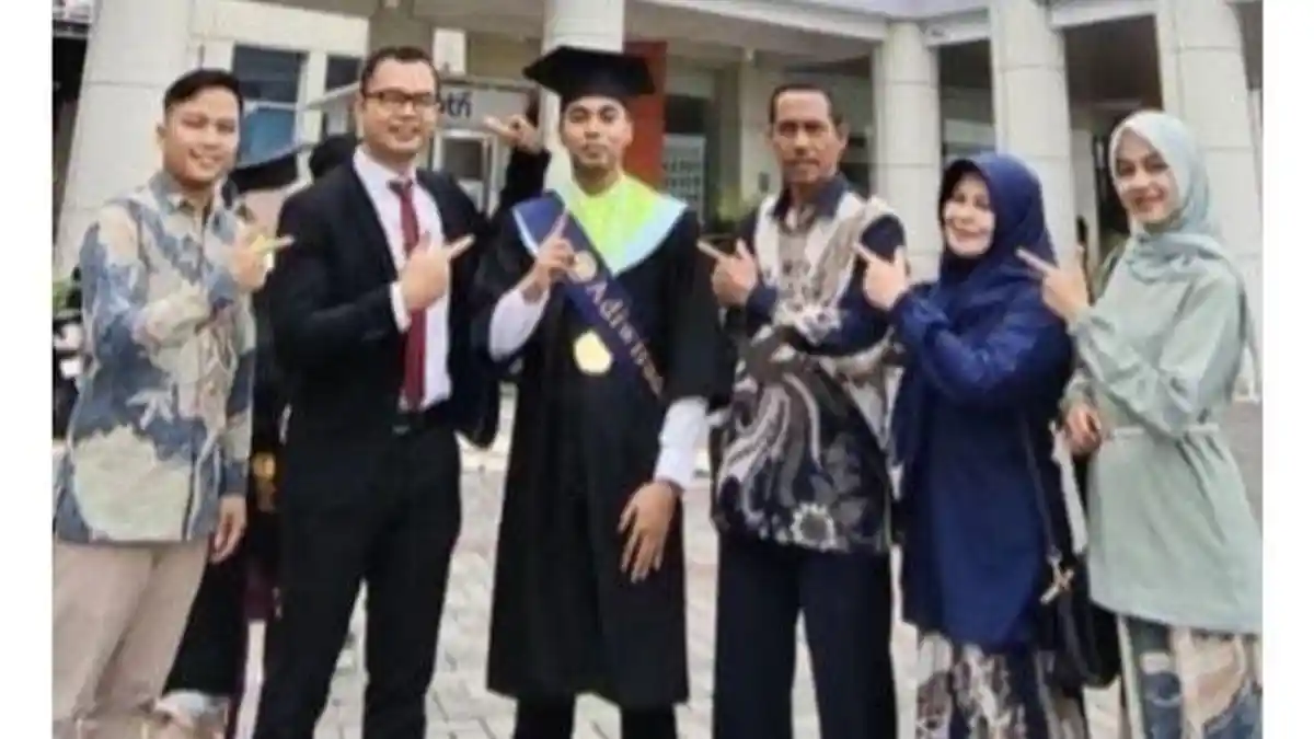 Sosok Sauqi Sawa Bikalawan, Wisudawan Terbaik S2 Unesa yang Lulus Tanpa Tesis dan Raih IPK 3,99