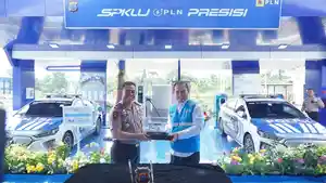 Apresiasi-disampaikan-oleh-General-Manager-PLN-UID-Sumut-Mundhakir-kanan.jpg