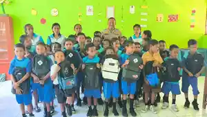 Bantuan-peralatan-sekolah-di-Wukur.jpg