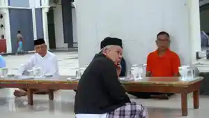 Suasana-menantikan-buka-puasa-di-Masjid-Agung-Baiturrahman.jpg