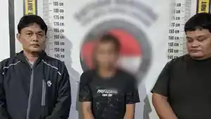 seorang-pria-bernama-Erik-Simanjuntakfvd.jpg