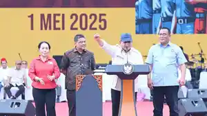 Presiden-Prabowo-Subianto-saat-menyampaikan-orasi-dalam-peringatan-Hari-Buruh-Internasional.jpg