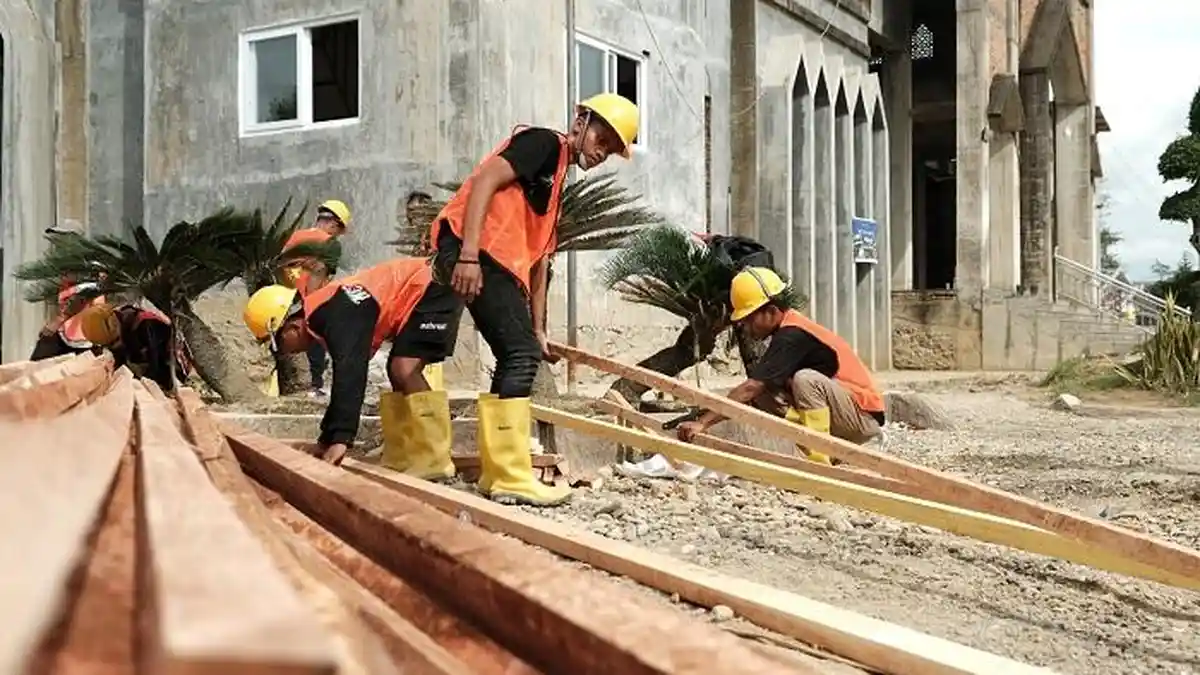 Kerahkan Alat Berat, HK Akan Bangun 120 Unit Huntara di Aceh Tamiang