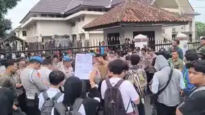Puluhan-mahasiswa-demo-di-kota-tasikmalaya-1162025.jpg