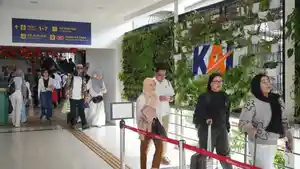 Pelanggan-kereta-api-di-Stasiun-Bandung.jpg