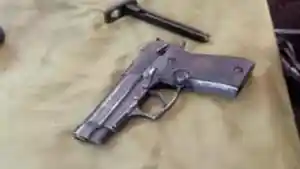 pistol-jenis-softgun-yang-disita-dari-suporter-laga-persebaya-vs-madura-united.jpg