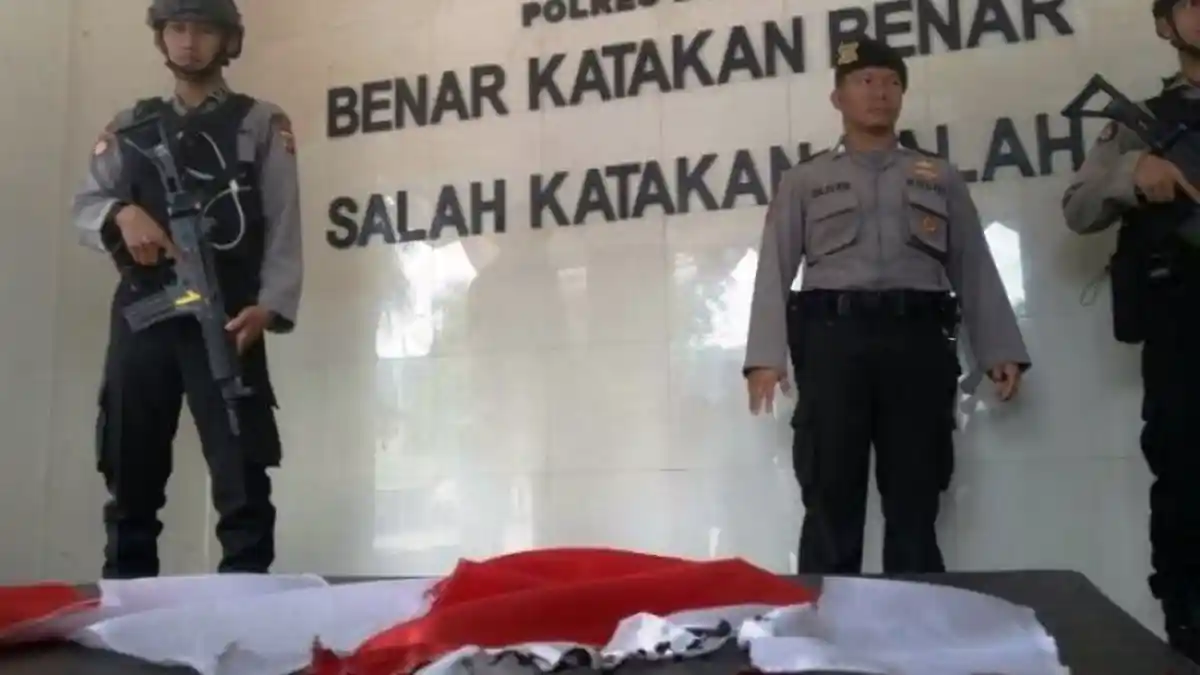 Pembakar Umbul-umbul Merah Putih Langsung Lari ke Ponpes Saat Dikejar Warga