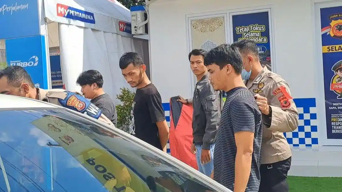 Pengendara Tabrak Pintu Tol Bocimi dan Mobil Lain Ngomongnya Masih Ngelantur, Diduga Pengaruh Obat