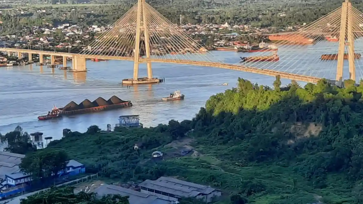 Dishub Samarinda Pertanyakan Mekanisme Tambat di Tengah Alur Sungai, KSOP Beri Penjelasan 