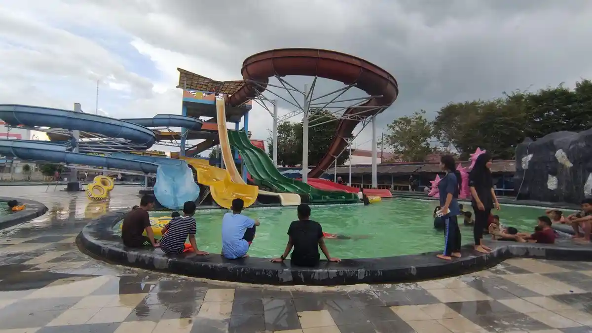 16 Perosotan dan 5 Wahana Air Planet Waterboom Gorontalo Pikat 700 Pengunjung di Akhir Pekan