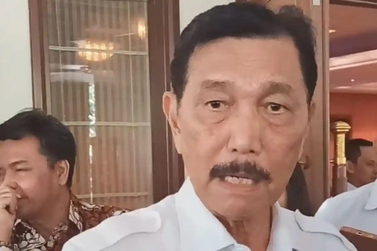 Luhut Pasang Badan Bela Jokowi yang Dituduh Sekjend PKS Tawarkan Kaesang, LBP: Sakit Jiwa Kayanya!