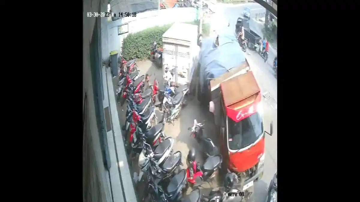 Video Detik-detik Kecelakaan Truk Rem Blong di Flyover Dermoleng Brebes, Tabrak Warga dan 5 Motor