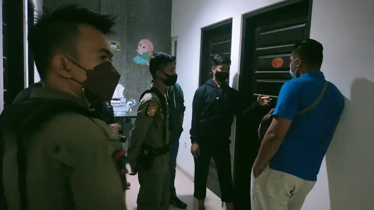 Berduaan di Kamar Penginapan tanpa Surat Nikah, Belasan Muda-mudi Diamankan Satpol PP Padang