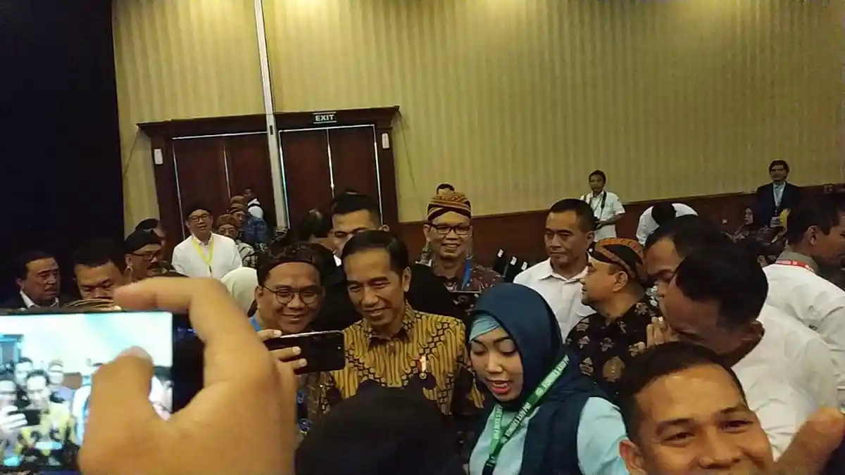 Jokowi Hadiri Kongres XXIV PWI di Solo
