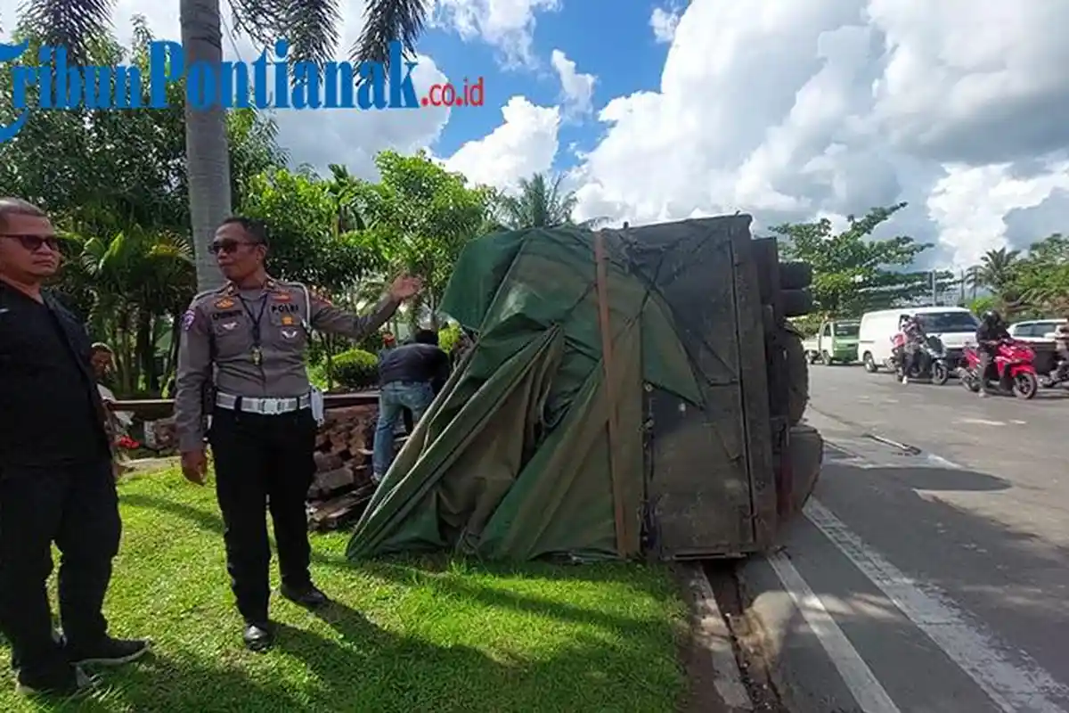 Kronologi Kecelakaan Truk Tabrak 2 Motor di Simpang 4 Jembatan Kapuas 2 Kubu Raya