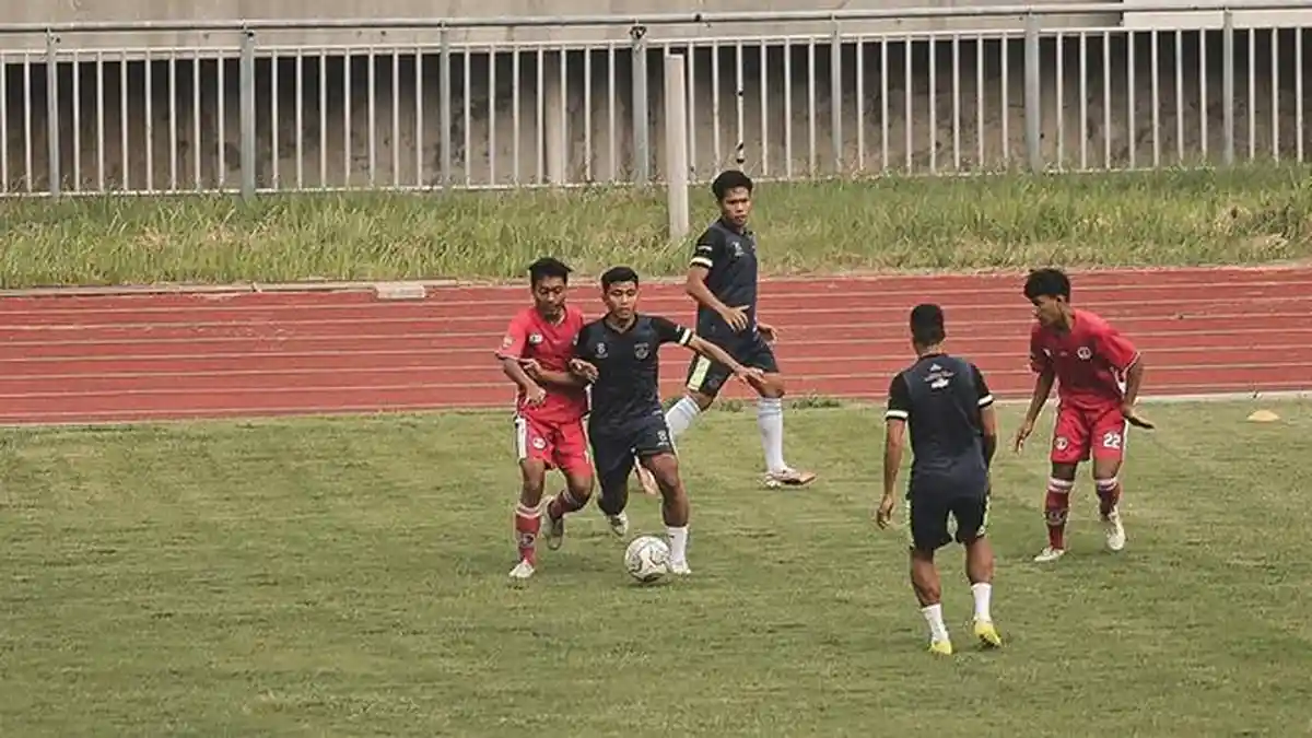 Penyerang Persebaya Akbar Firmansyah Tampil Grengginas di Gresik United saat Cukur Indonesia Muda