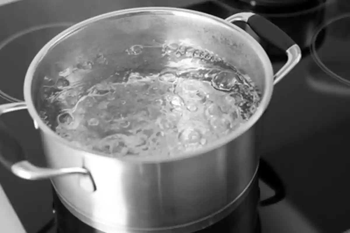 Dendam dan Cemburu Karena Istri Chat dengan Pria Lain, Pria Ini Siramkan Air Panas ke Tubuh Istri