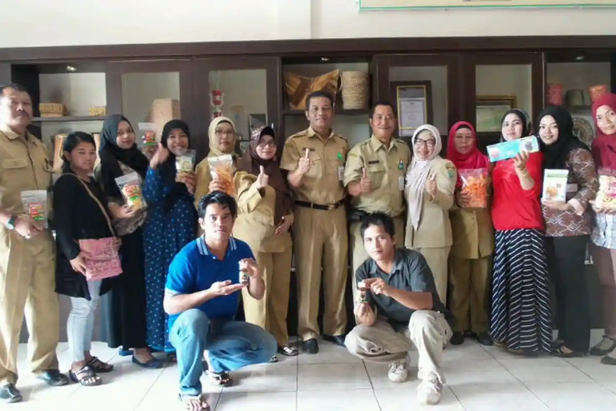 11 UMKM Balangan Belajar Membuat Kemasan yang Apik ke Percetakan GWK