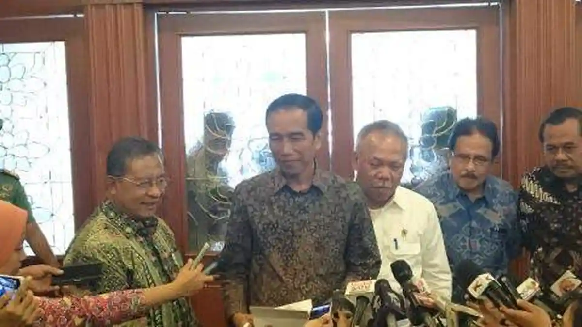 Presiden Jokowi Beri PR untuk Pakde Karwo