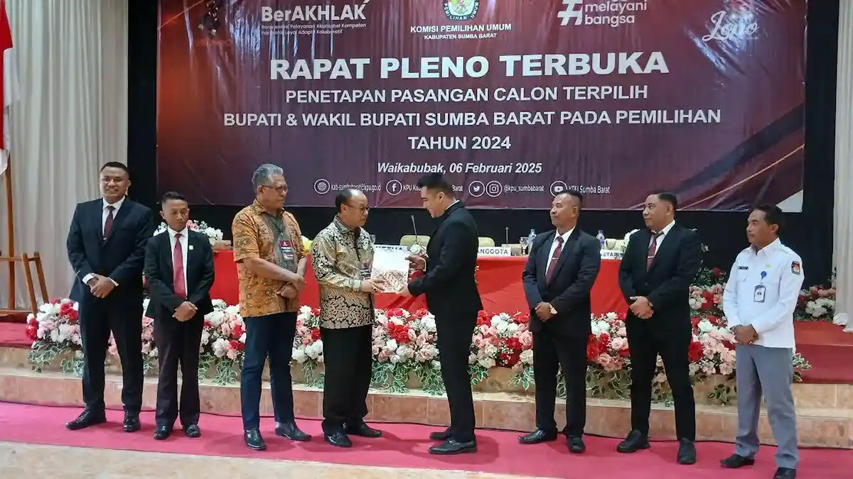 KPU Sumba Barat Tetapkan Yohanis Dade-Timotius Rangga Bupati dan Wakil Bupati Terpilih 2025-2030