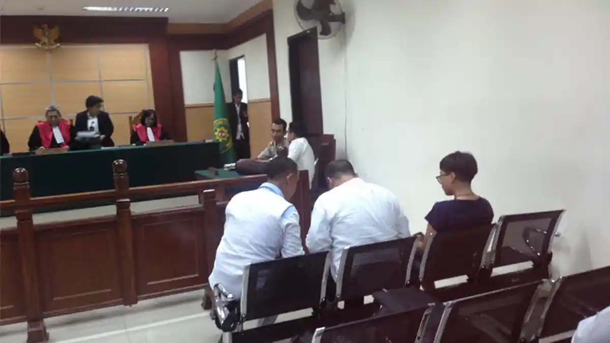 Sidang Perdana Kasus Narkoba, Iwa K Didampingi Sang Istri!