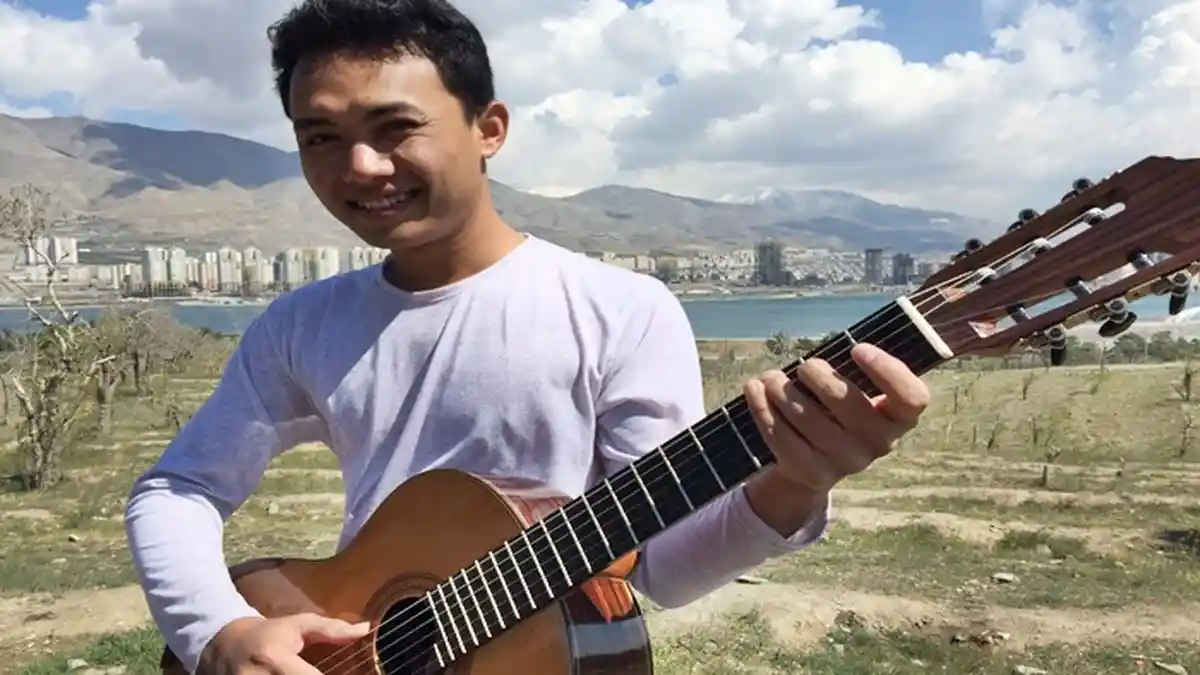 Sepak Terjang Budi Budaya, Sang Perajin Gitar di Balikpapan, Tembus Pasar Internasional
