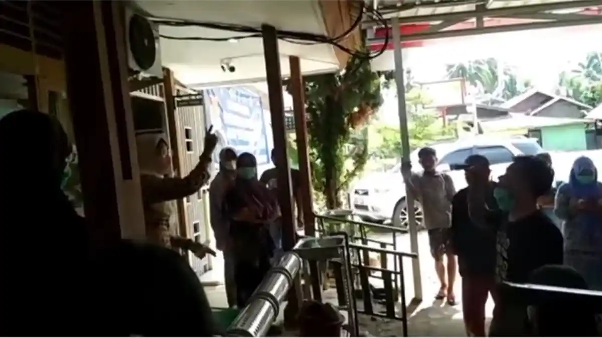 VIRAL Video Warga Cekcok dengan Pegawai Puskesmas Bungus Kabung Padang, Dipicu Lambatnya Pelayanan