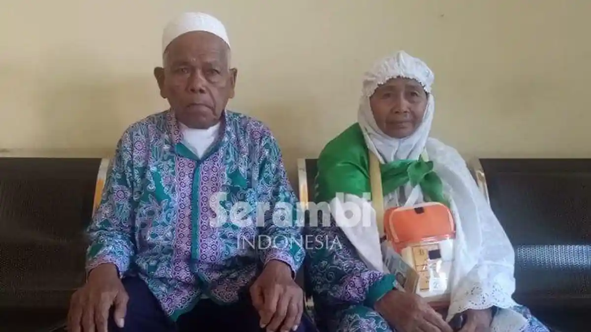 Jual Sayur dan Tabung Uang Selama 30 Tahun di Bawah Kasur, Pria Ini Hadiahkan Istri Berangkat Haji