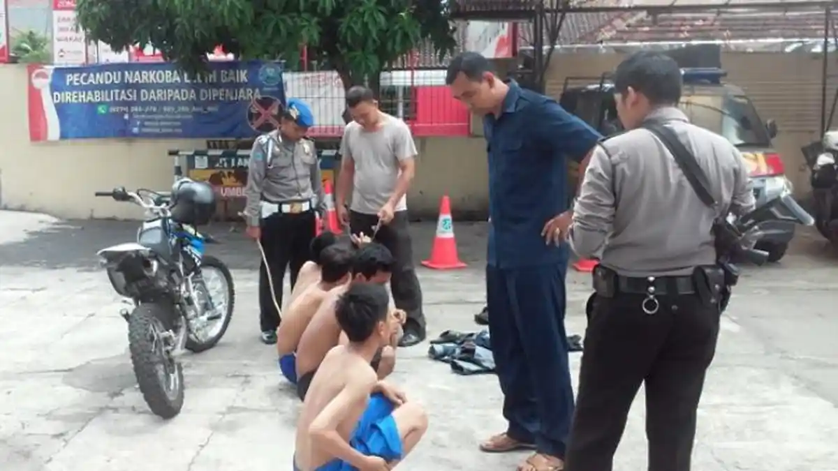 Jimat Alat Vital Sapi Kering dan Gir Motor Buat Tawuran Diamankan Polisi