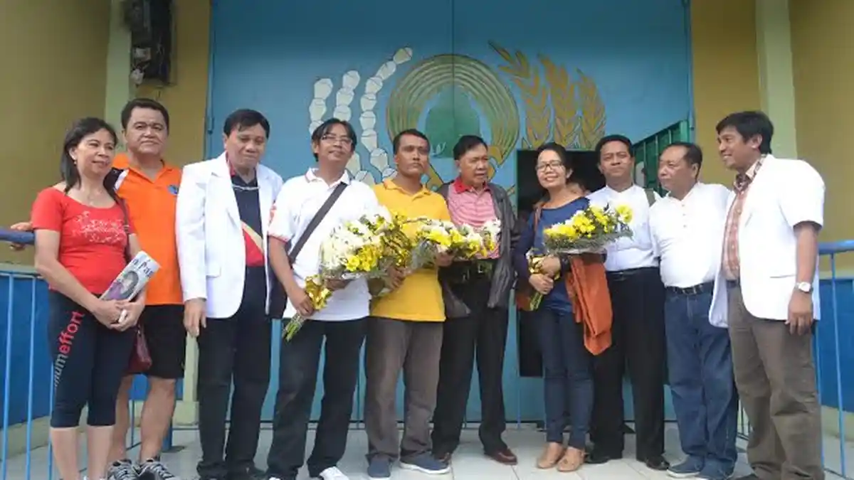 Rekan Dokter Ayu Sambangi Rutan Malendeng