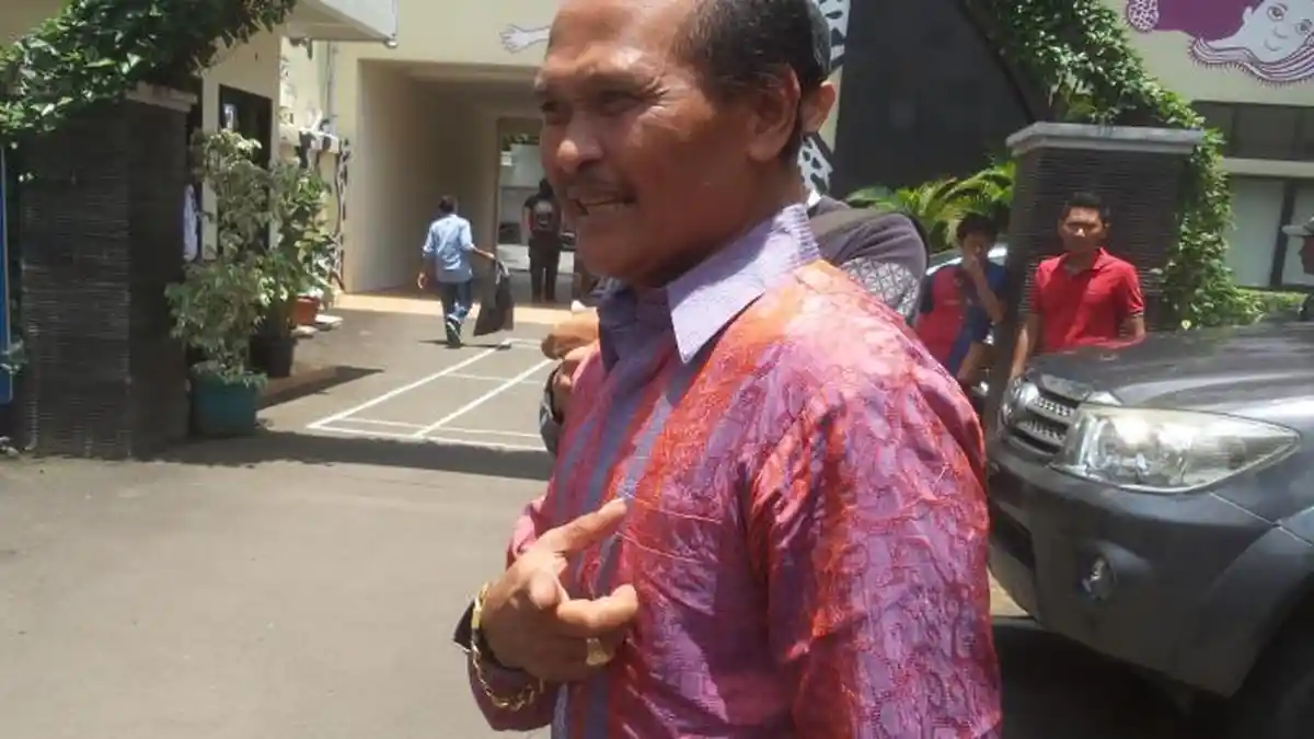 Ahok Tantang Pentolan Kalijodo Tuntut Secara Hukum