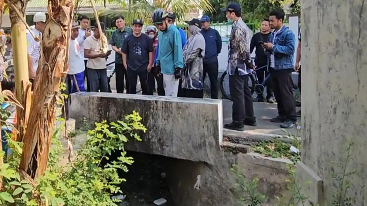 Bagus Panuntun Soroti Rendahnya Kesadaran Warga, Sampah di Drainase Kota Madiun Masih Menumpuk