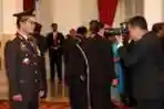 Komjen Pol Sutarman Berfoto