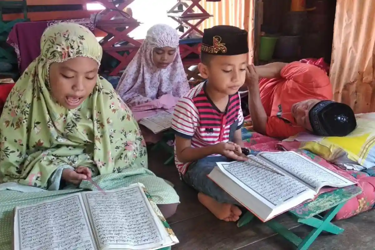 Ingin Salat di Masjid, Guru Ngaji di Mandai Maros Butuh Kursi Roda