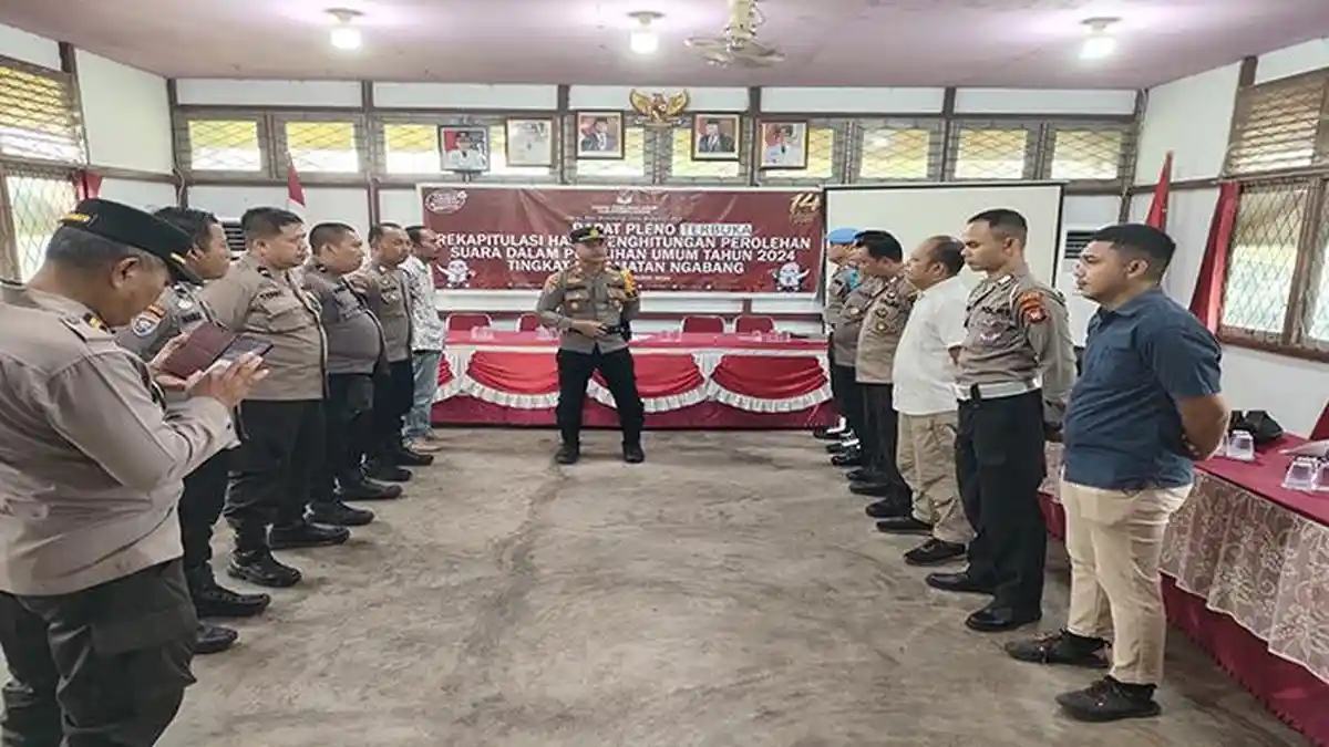 Personel Polsek Ngabang Jadi Ring 1 Pengamanan Pleno di Tingkat PPK