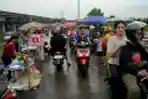 Berburu Takjil di Kawasan Universitas Negeri Sunan Ampel