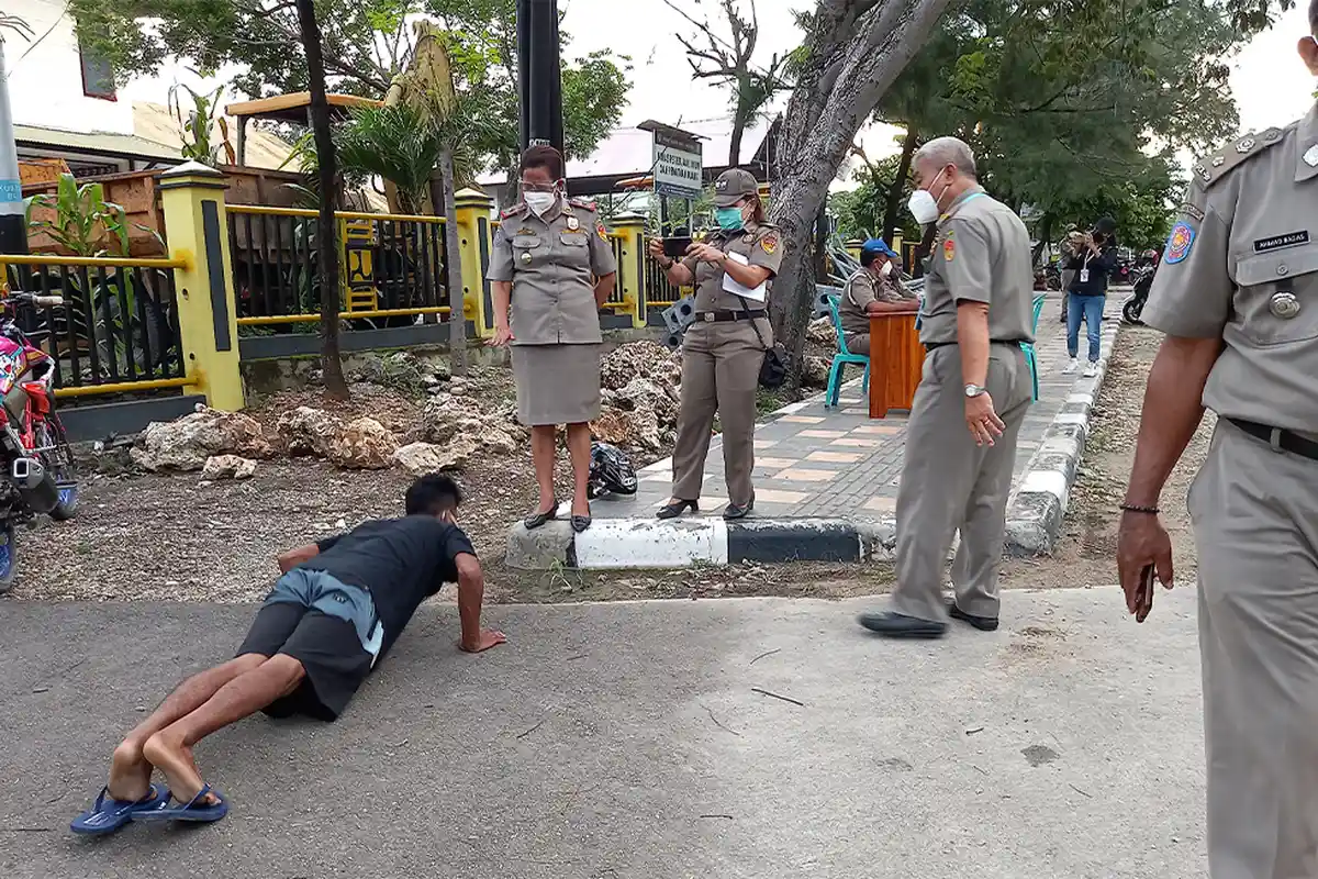 Tak Pake Masker di Wilayah NTT Saat Pandemi Covid19, Denda Rp 50.000 Atau Push Up 10 Kali