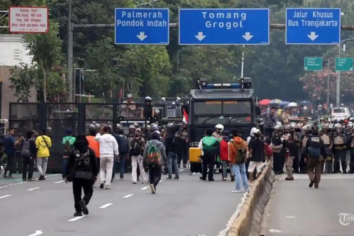 Sejumlah Pelajar Diamankan, Unjuk Rasa di Depan Gedung DPR RI Berakhir Ricuh, Ada 9 Tuntutan