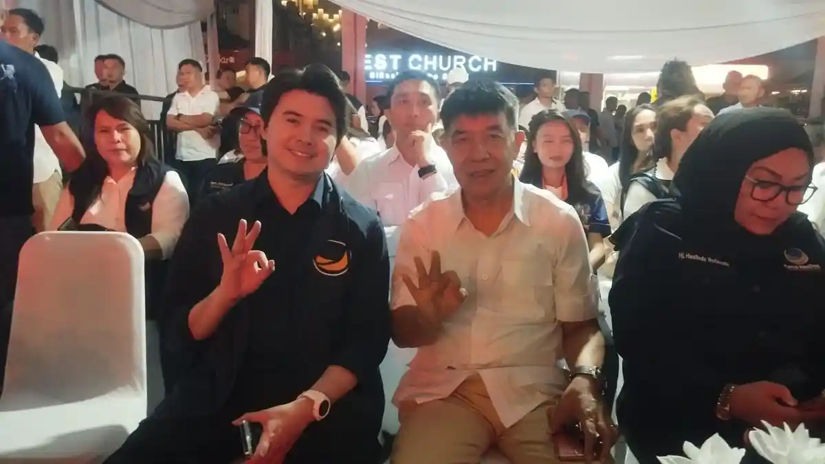 Calon Bupati Minahasa Selatan AGK - Derren Kompak Hadiri Pilkada Damai KPU Sulut di Manado