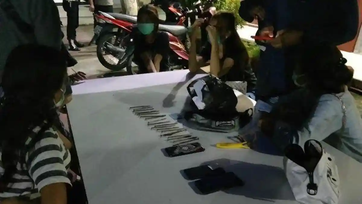Prostitusi Online Lewat Aplikasi Michat di Makassar Dibongkar Polisi