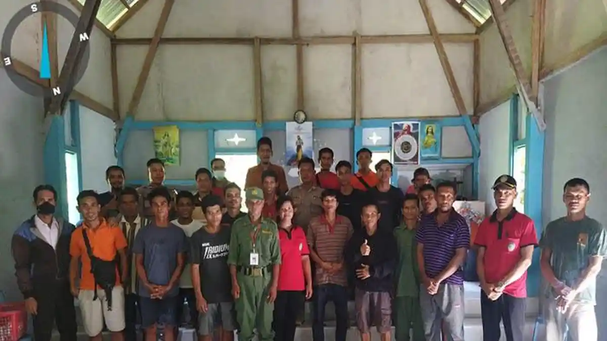 Silahturahmi ke Desa Sejowet, Kapolsek Kuala Behe Ajak Jaga Kamtibmas Saat Pilkades 